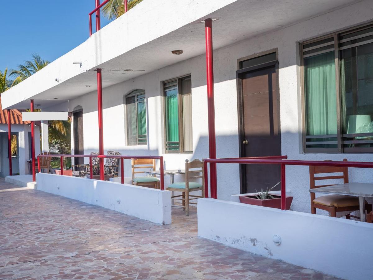 Pelican Inn At Las Dunas Chelem Exterior foto